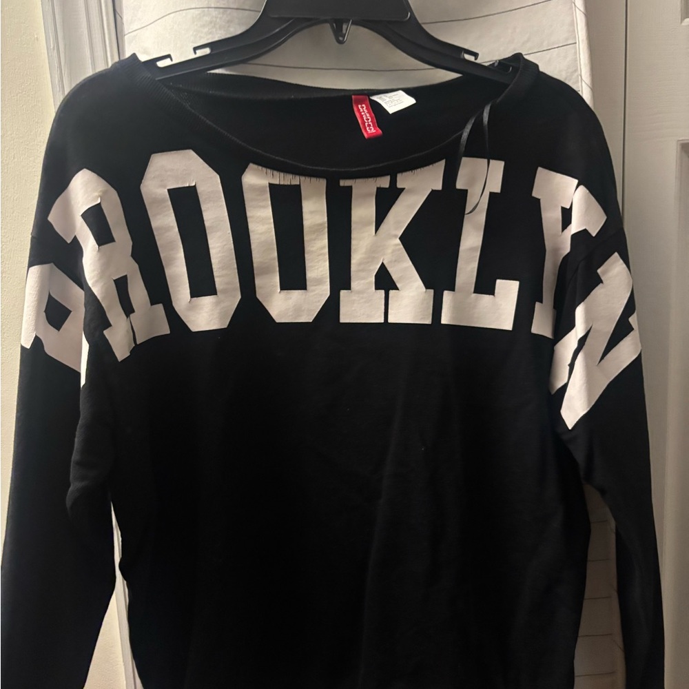 H&M Brooklyn Black and White Graphic Sweatshirt